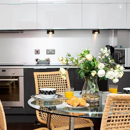 Apt 2, Trafalgar Square 2Nd Floor By Indigo Flats Londen Buitenkant foto