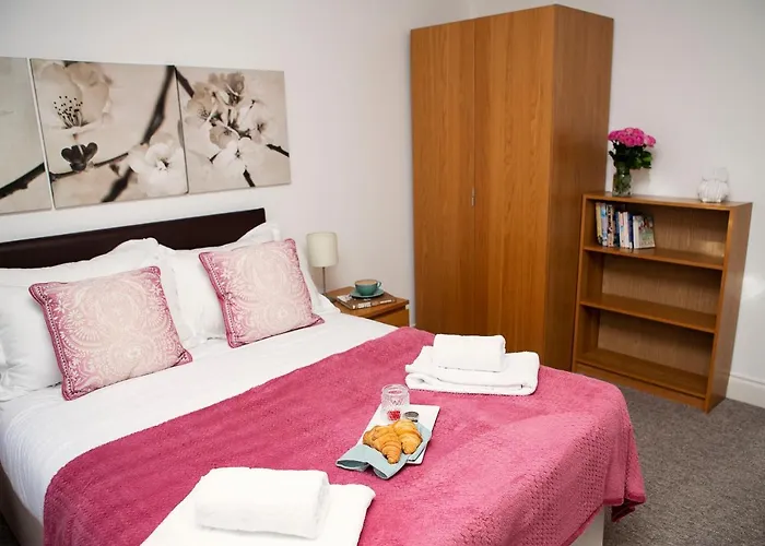 Apt 2, Trafalgar Square 2Nd Floor By Indigo Flats