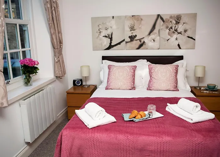 Apt 2, Trafalgar Square 2Nd Floor By Indigo Flats